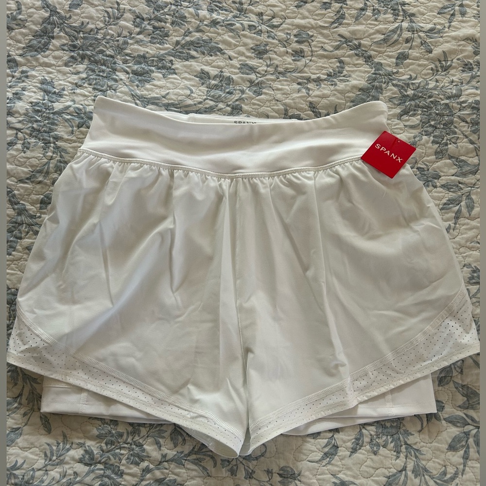 NWT Spanx Get Moving women’s shorts in white